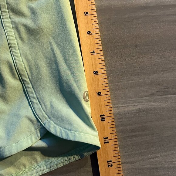 Lululemon Womens Sea Mist Speed Up Shorts Size 10 Athleisure Workout Mid Rise - Picture 8 of 8